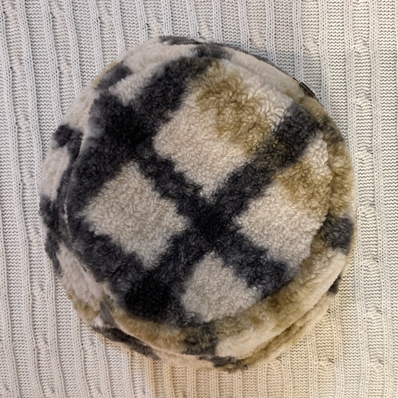 NWT Zara Women’s Sherpa Bucket Hat ~ 56 cm ~ Plaid - Picture 3 of 7